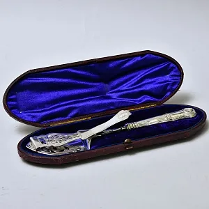 Антикварная Лопатка с фиксатором для подачи готовых блюд, SHEFFIELD Англия, первая половина ХХ века.