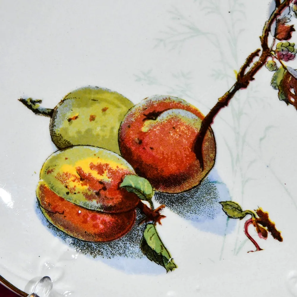 Антикварная Фарфоровая тарелка «Персики и ежевика», Villeroy&Boch Германия, 1874 - 1909 годы.