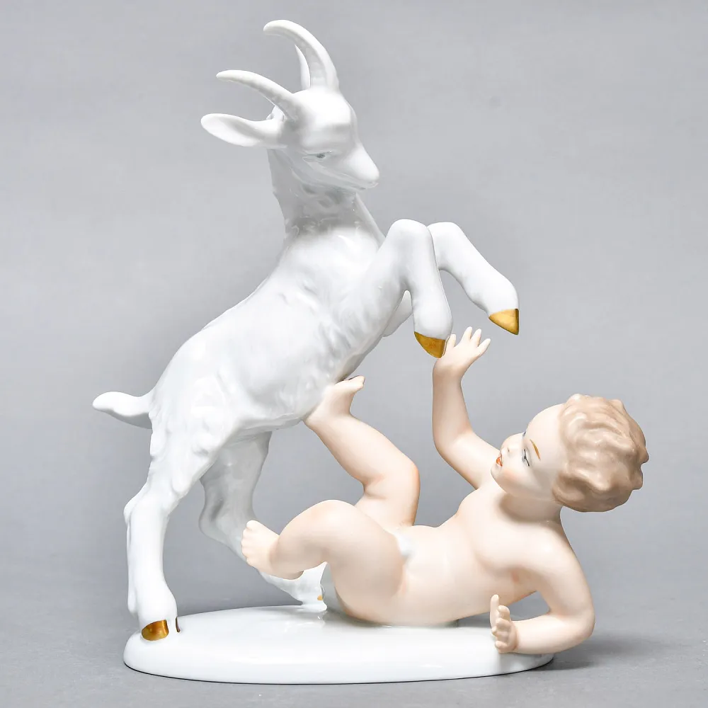 Коллекционная Фарфоровая статуэтка «Путти с козленком»,  WALLENDORF Германия, середина ХХ века.