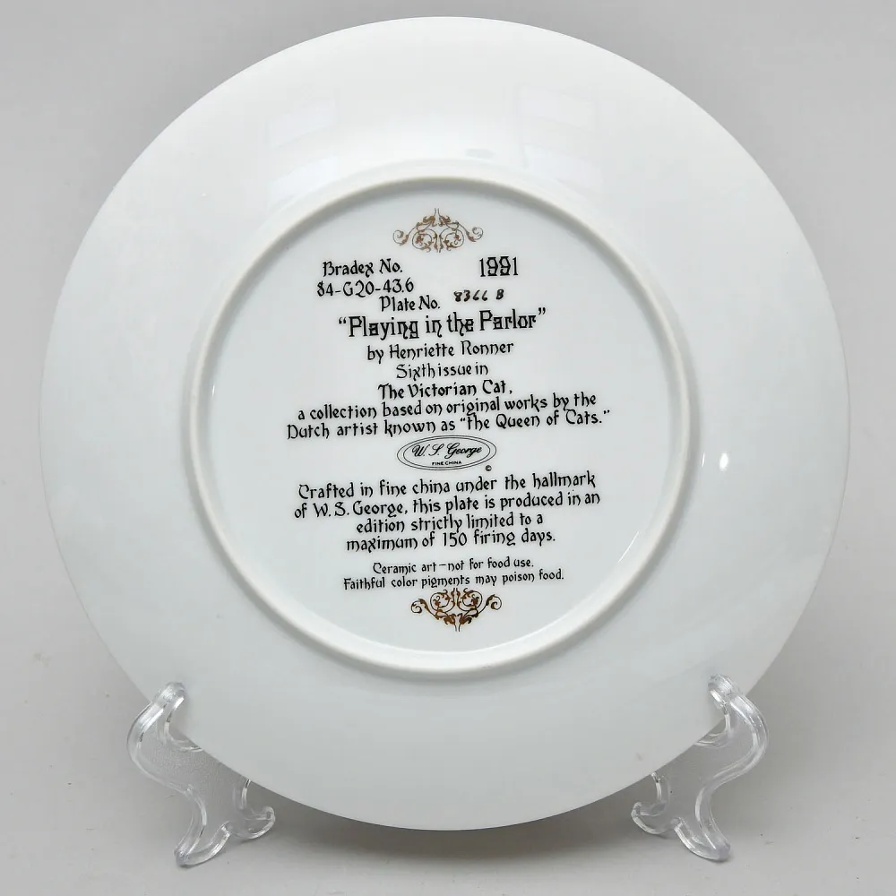 Коллекционная Фарфоровая тарелка «Кошка и котята - Игра в гостиной», W.J.GEORGE США - 1991 год.