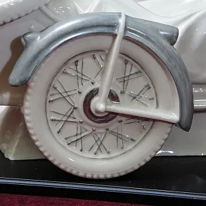 Большая Коллекционная Авторская Статуэтка «Берегись автомобиля», фарфор, Россия.