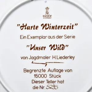 Коллекционная Фарфоровая Тарелка - Блюдо «Дикая Природа. Семья кабанов зимой»  KAISER Германия.