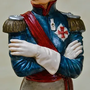 Коллекционная Фарфоровая статуэтка «Офицер» из серии «Армия Наполеона», Capodimonte Италия.