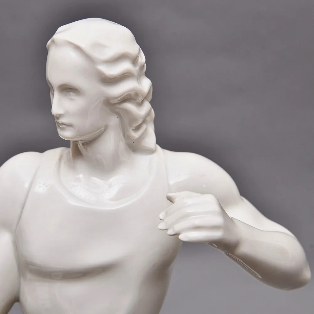 Антикварная Фаофоровая Статуэтка «Охотник с собакой», Wiener Porzellanmanufaktur Augarten, Австрия первая половина ХХ века.