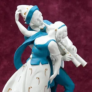 Большая Антикварная Фарфоровая Статуэтка «СЕЛЬСКИЙ ТАНЕЦ», HERTWIG Германия -1914 год.