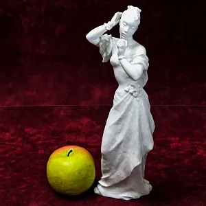 Авторская Фарфоровая статуэтка «Девушка с зеркалом», ROSENTHAL Германия -40е годы ХХ века.