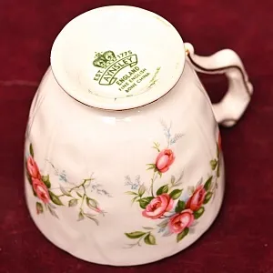 Коллекционная Фарфоровая Кофейная Пара «Розовый куст», Aynsley Англия.