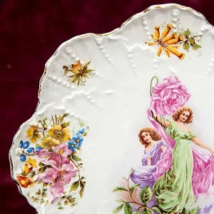 Редкость! Антикварная Фарфоровая Тарелка - Блюдо « Садовые Феи», Works Karlsbad, Австрия конец XIX - начало ХХ века.