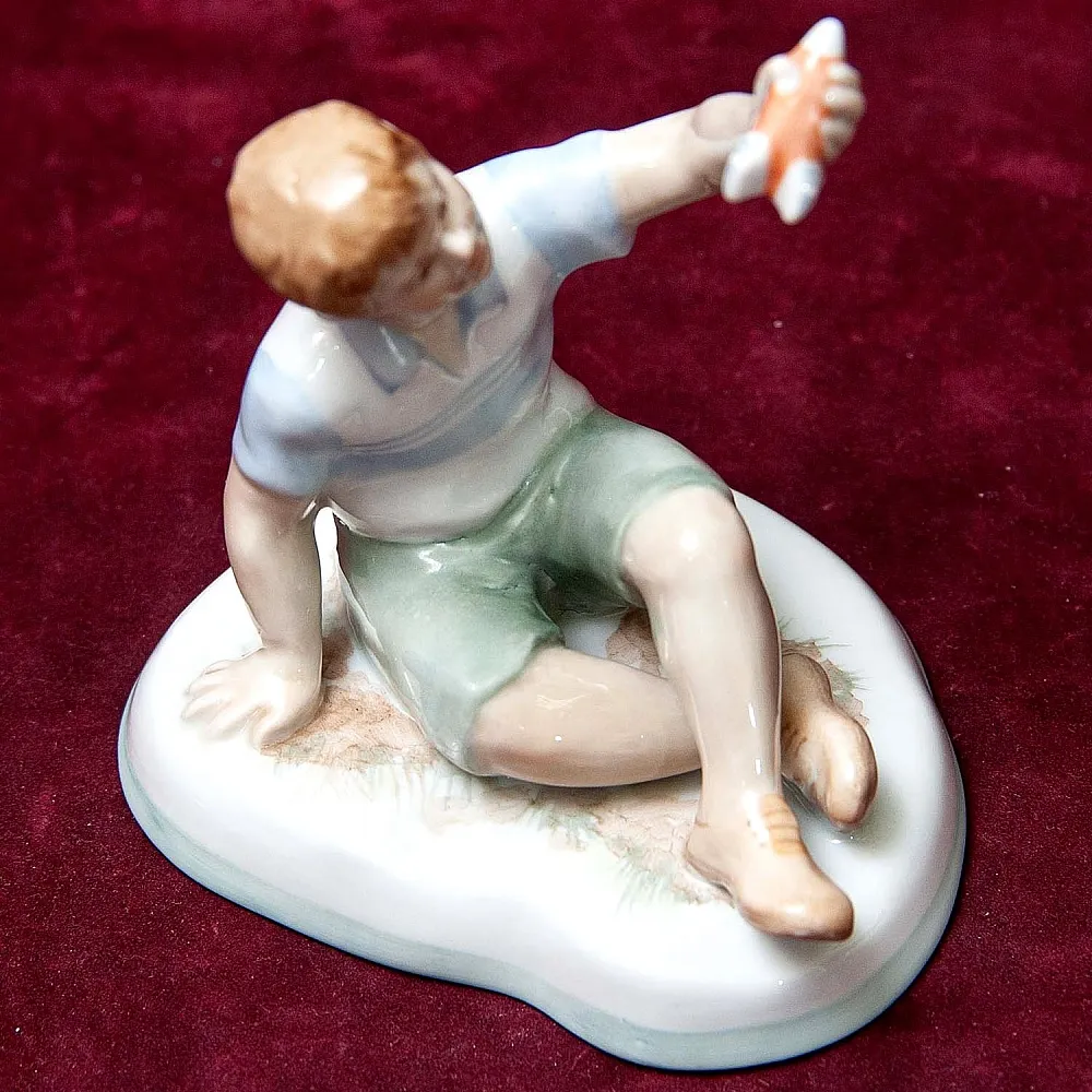 Авторская Коллекционная Фарфоровая Статуэтка «Мальчик с Ракетой», Дулёво Россия.