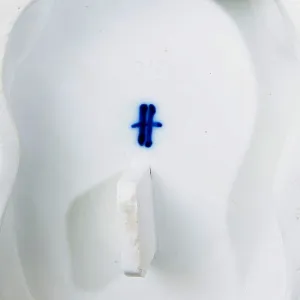 Антикварная Вазочка - Статуэтка «Путти с туфелькой», Фарфор SITZENDORF Германия 1880-1900 годы.