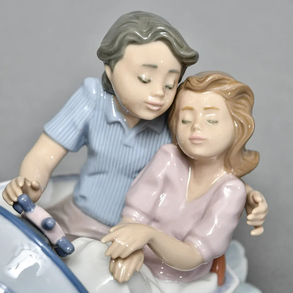 Коллекционная Фарфоровая статуэтка «Двое в лодке», Lladro Испания - 1992 год.