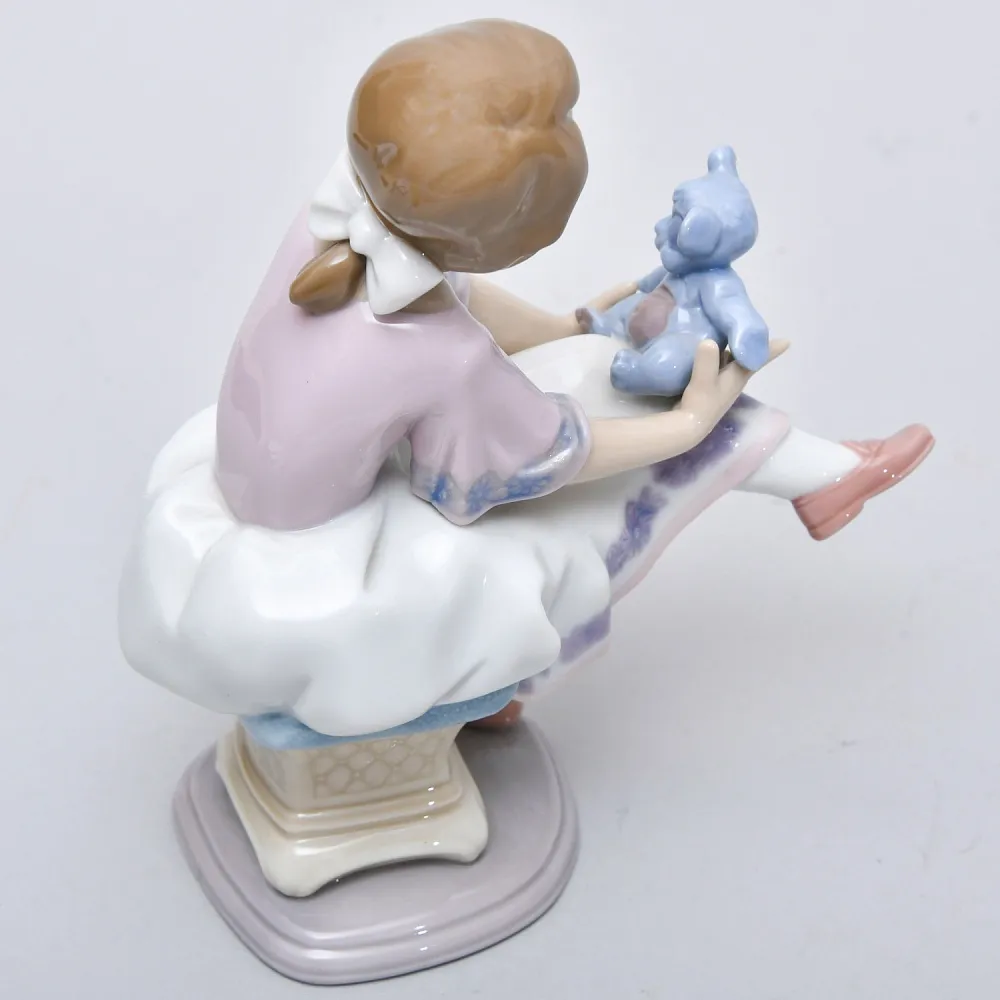 Авторская Фарфоровая статуэтка «Девочка с плюшевым мишкой», Lladro Испания - 1993 год.
