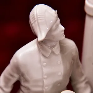 Редкая! Фарфоровая статуэтка «ТРЕНИРОВКА», Wiener Porzellanmanufaktur Augarten, Австрия, середина ХХ века.