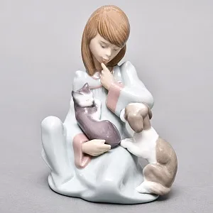 Коллекционная Фарфоровая статуэтка «Девочка с кошкой и собакой», Lladro / Лядро Испания. 