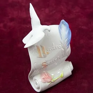 Фарфоровая Настольная плакетка LLADRO Society, Испания, 1985 - 2001 годы. 