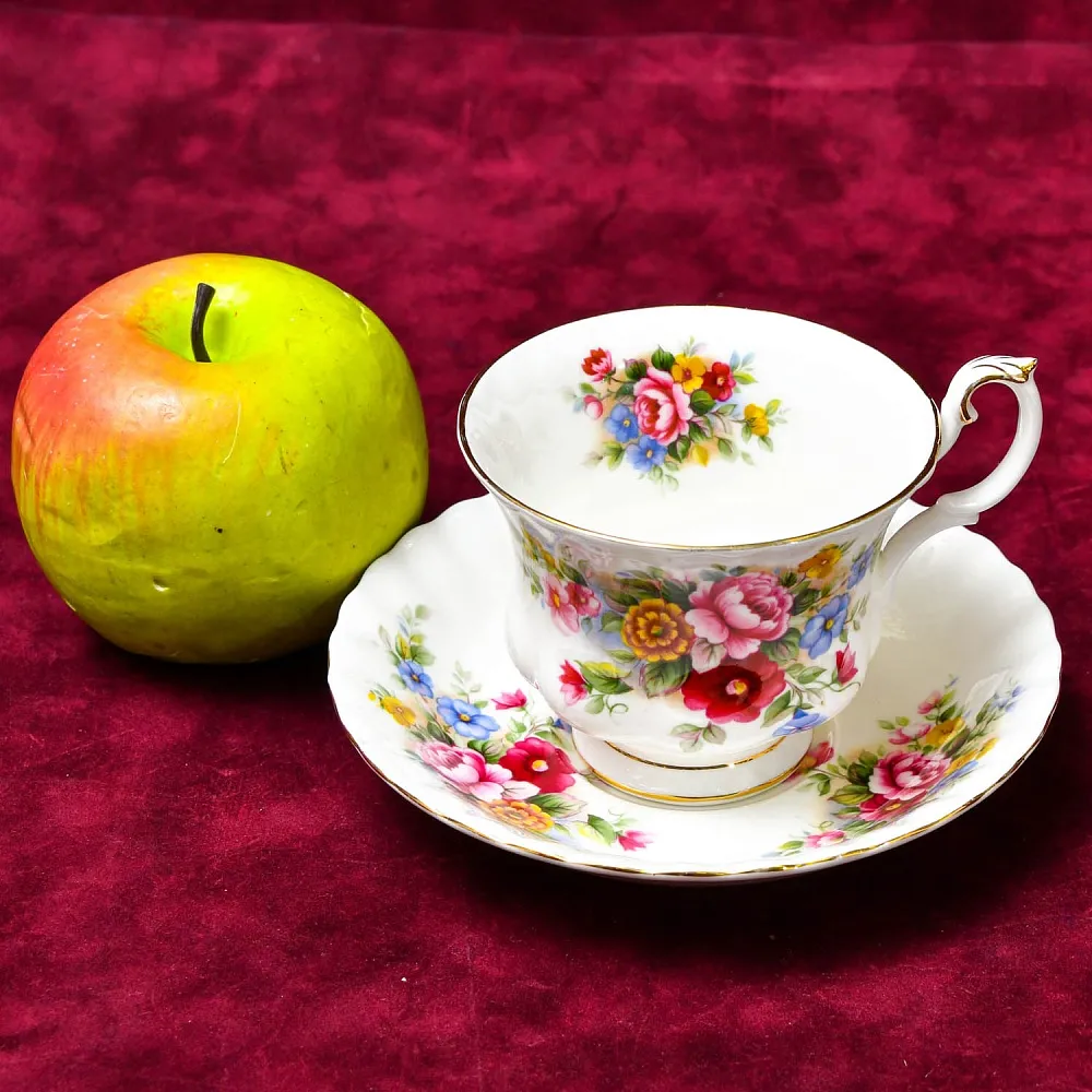 Коллекционная Фарфоровая Чайная пара «Сад в Челси», ROYAL ALBERT Англия, вторая половина ХХ века.