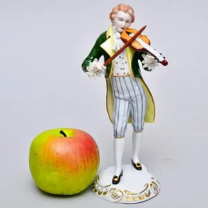 Коллекционная Фарфоровая статуэтка «Музыкант. Скрипач», SITZENDORF Германия, вторая половина ХХ в.