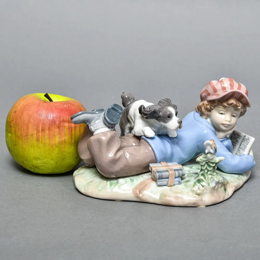 Коллекционная Фарфоровая статуэтка «Мальчик с собакой и птицей», Lladro Испания. 