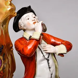 Антикварная Фарфоровая статуэтка «Дама в золотом портшезе», Carl Thieme Германия, 1864 - 1888 годы. 