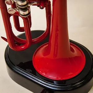 Дизайнерская Электрическая Настольная Лампа Светильник «Труба - Красный Корнет - 1966г».