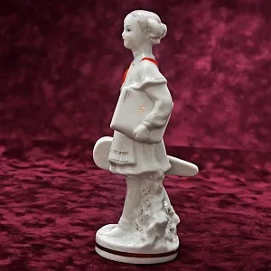 Коллекционная Фарфоровая статуэтка «Девочка Пионерка со скрипкой», «Красный фарфорист» Чудово, СССР -1958 год. 