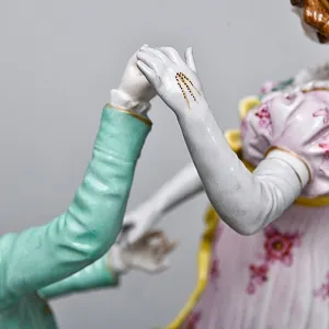 Антикварная статуэтка «Дама с кавалером. Приглашение на танец», Фарфор Muller & Co, Германия, 1907 - 1949 гг. 