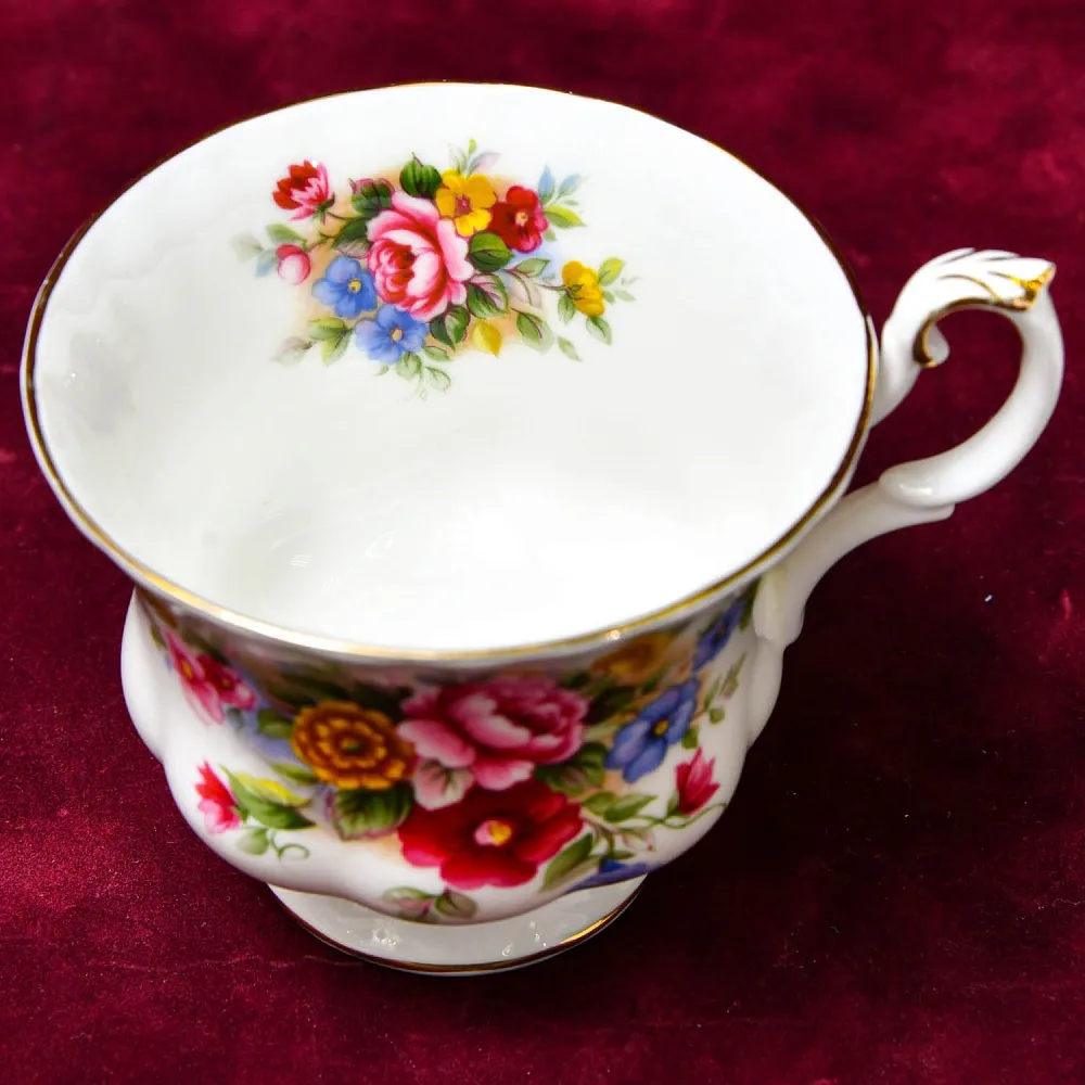 Коллекционная Фарфоровая Чайная пара «Сад в Челси», ROYAL ALBERT Англия, вторая половина ХХ века.