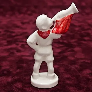 Коллекционная Фарфоровая Статуэтка «Пионер - Горнист», Россия.