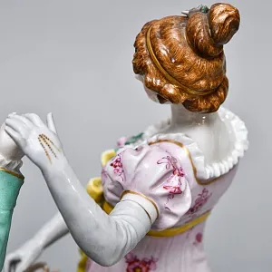 Антикварная статуэтка «Дама с кавалером. Приглашение на танец», Фарфор Muller & Co, Германия, 1907 - 1949 гг. 