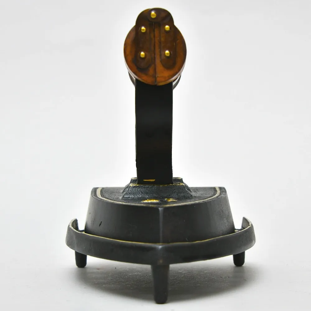 Редкость! Антикварный Чугунный Утюг №17 на подставке BRITISH Англия, конец ХIХ века.