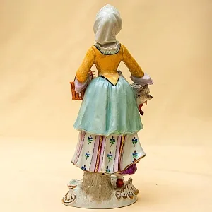 Редкость!!! Фарфоровая Статуэтка «Девушка с гусем» Н-23,5см. SITZENDORF  Германия