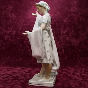 Редкая! Большая Авторская Фарфоровая статуэтка «ТКАЧИХА», Россия ДФЗ - Дулево. 