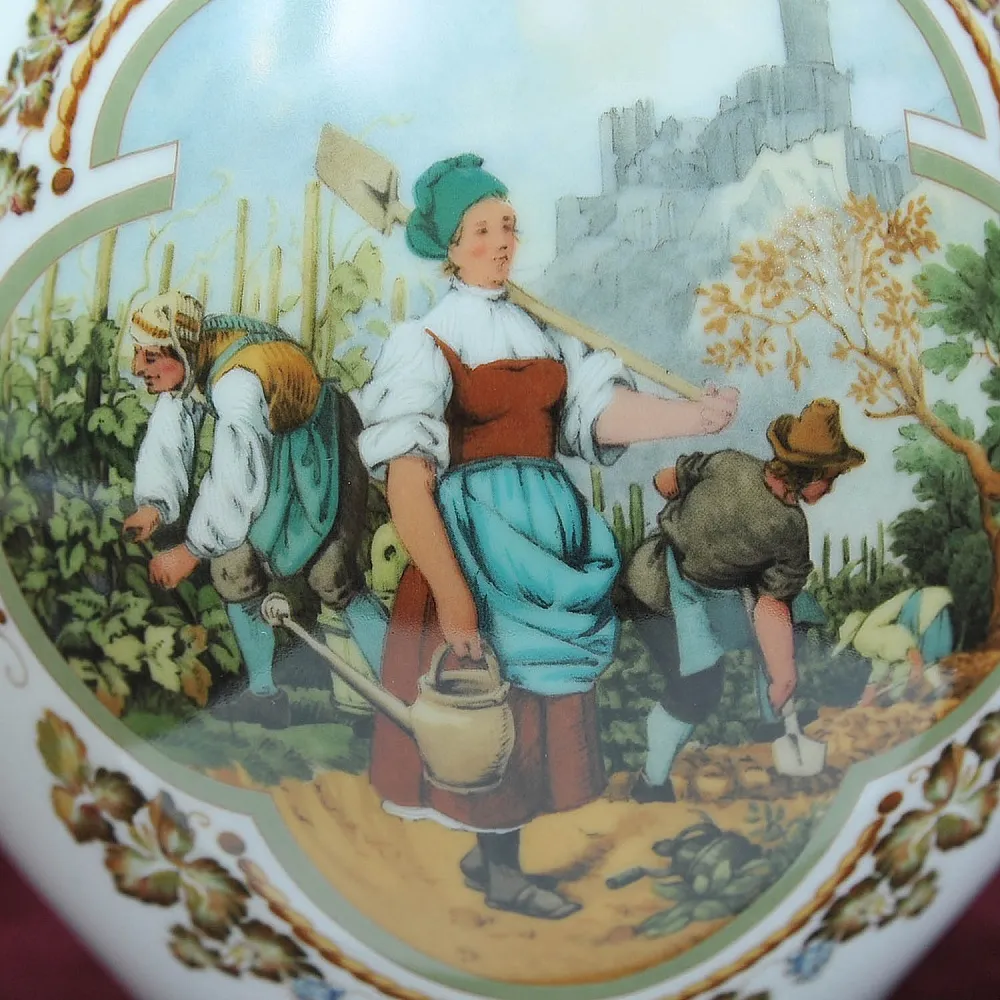Классический Фарфоровый Кувшин с крышкой «Виноделы» на 2 литра, Западная Германия - 1986 год.