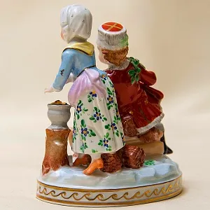 Фарфоровая статуэтка «Дети - Маленькие помощники» SP Dresden, Германия середина ХХ века.