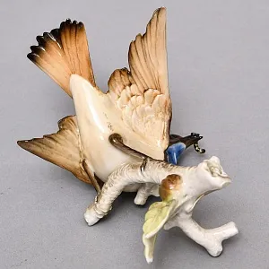 Коллекционная Фарфоровая статуэтка «Птица. Варакушка c добычей», Hutschenreuther Германия.