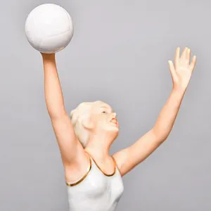 Коллекционная Фарфоровая статуэтка «Девушка Волейболистка», Schau Bach Kunst Германия, 1953 - 1958 годы. 