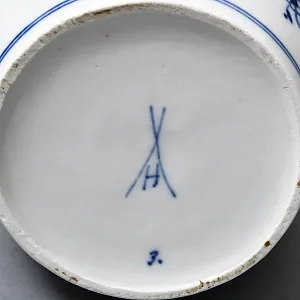 Антикварная Фарфоровая бисквитница - конфетница «Синий лук», Bremer & Liebmann Германия.