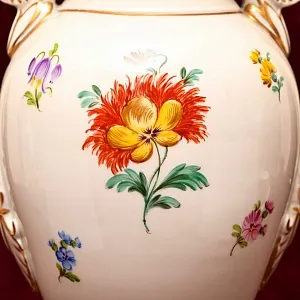 Фарфоровая Ваза в стиле Ампир, SP Dresden Германия, середина ХХ века.