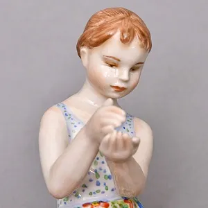 Коллекционная Фарфоровая статуэтка «Девочка с гусятами», Россия ДФЗ - Дулево. 