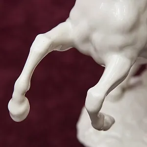 Редкость!!! Фарфоровая статуэтка «ЛОШАДЬ НА ДЫБАХ», Hutschenreuther, Германия - 1966 год.