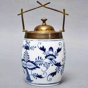 Антикварная Фарфоровая бисквитница - конфетница «Синий лук», Bremer & Liebmann Германия.