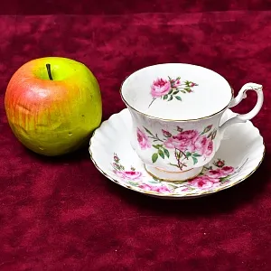 Коллекционная Фарфоровая Чайная пара «Садовая Роза», ROYAL ALBERT Англия, вторая половина ХХ века.