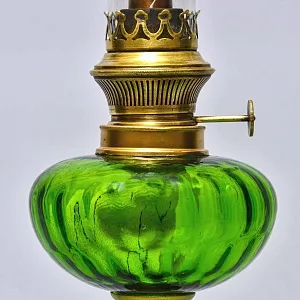 Антикварная Керосиновая Лампа «Зелень Утреннего Сада» BREVETE - L&B, Франция, начало ХХ века.