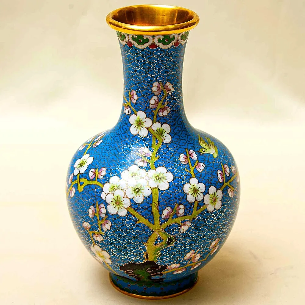 Шикарная Ваза «Сакура в цвету» в технике « Клуазоне» Китай 50 -е годы ХХ века.