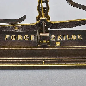 Антикварные Кухонные весы с двумя латунными чашами FОRCE на 2кг. Франция начало ХХ века!