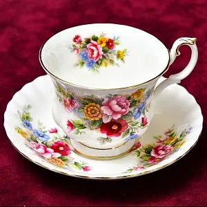 Коллекционная Фарфоровая Чайная пара «Сад в Челси», ROYAL ALBERT Англия, вторая половина ХХ века.