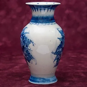 Авторская Коллекционная Фарфоровая Ваза «Розы» СССР ГЖЕЛЬ - 1980 год.