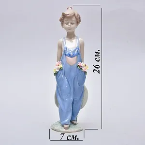 Авторская Фарфоровая статуэтка «Мальчик с цветами», Lladro Испания, 1997 год.