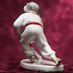 Коллекционная Фарфоровая статуэтка «Юный хоккеист», ЛЗФИ СССР, 1956 - 1967 годы. 