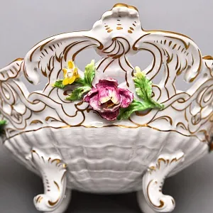 Фарфоровая Сухарница - Конфетница на ножках «Букет с розами», SP Dresden / Potschappel Германия.